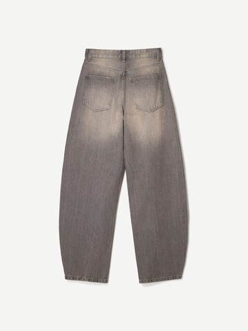 Baggy Jeans de la Bershka pe gri