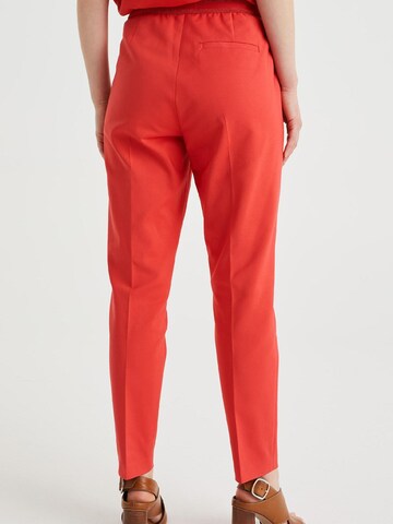 WE Fashion Slimfit Παντελόνι με τσάκιση σε κόκκινο