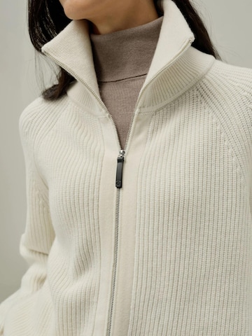 Lilysilk - Cárdigan 'Rippstrick-Pullover mit Reißverschluss' en blanco