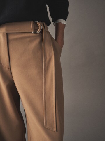 Next - Pierna ancha Pantalón plisado en beige