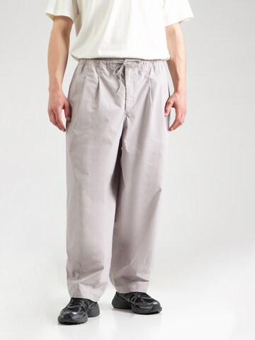 Baggy Pantalon à pince 'CLUB' Nike Sportswear en gris : devant