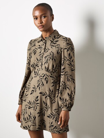 Robe ' ' Apricot en vert