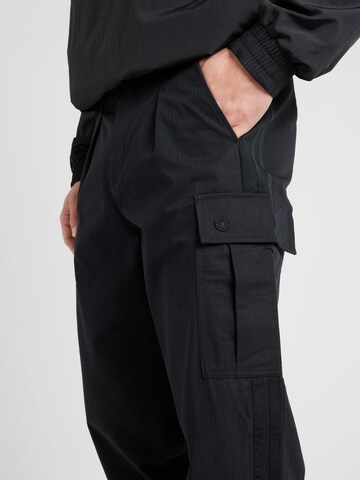 Loosefit Pantaloni cargo 'Premium Essentials+' di ADIDAS ORIGINALS in nero