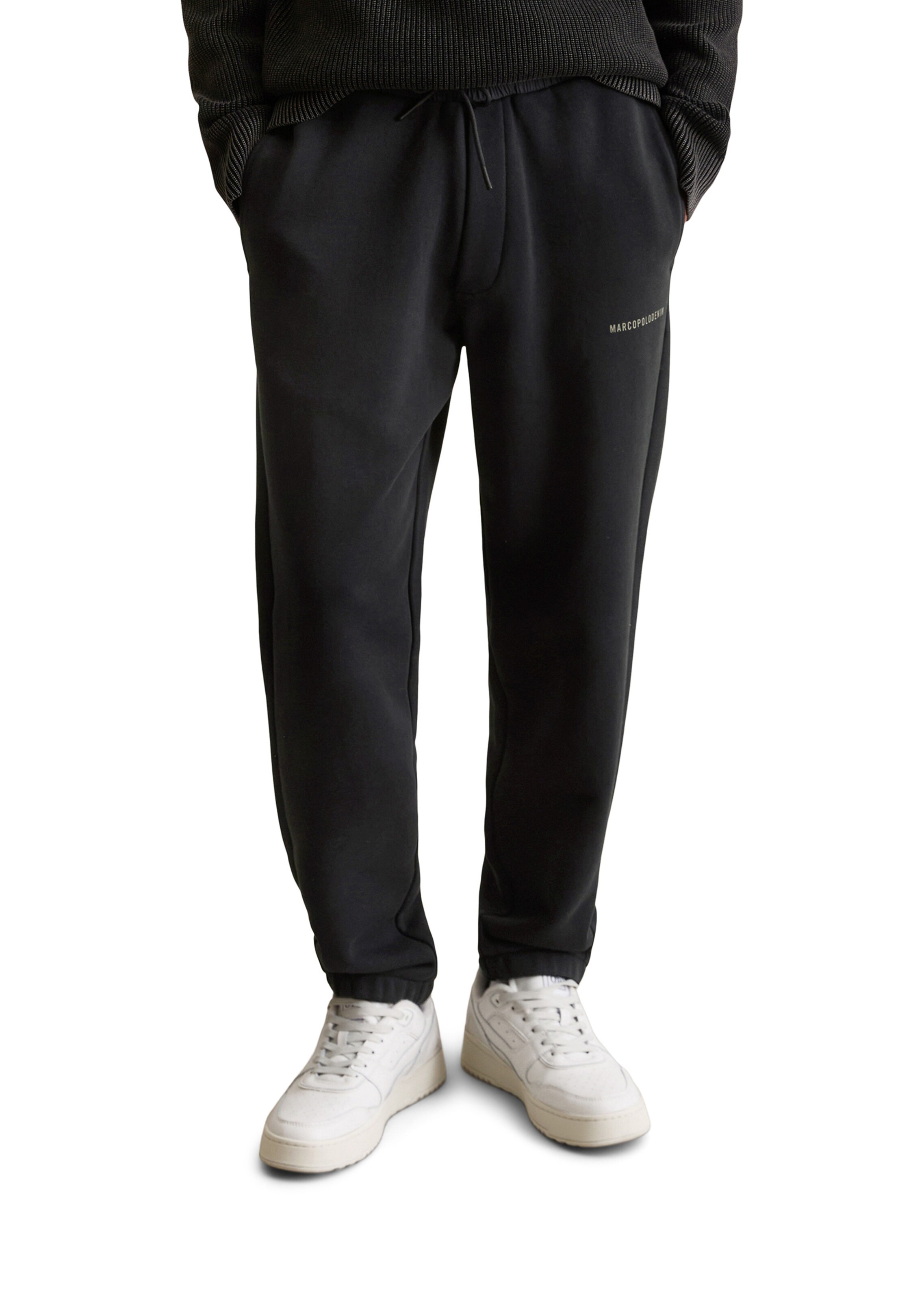 Marc O'Polo DENIM Tapered Hose in Schwarz: Vorderseite