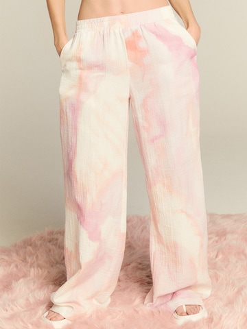 Wide leg Pantaloni 'Charlotte' di LENI KLUM x ABOUT YOU in rosa: frontale
