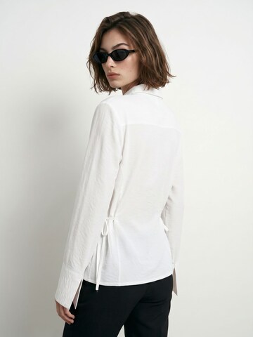 HYPEDROP - Blusa 'Belle' en blanco