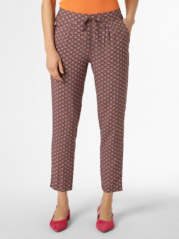 Marie Lund Pleat-Front Pants in Red: front