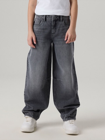 NAME IT Barrel Jeans 'NKFBELLA' in Grey: front