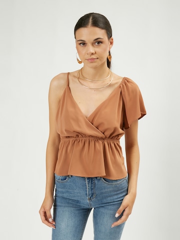 Influencer Top in Brown: front