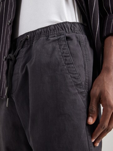 GAP Tapered Nadrág - fekete