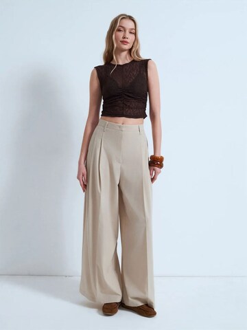 Dilvin Top in Bruin: voorkant