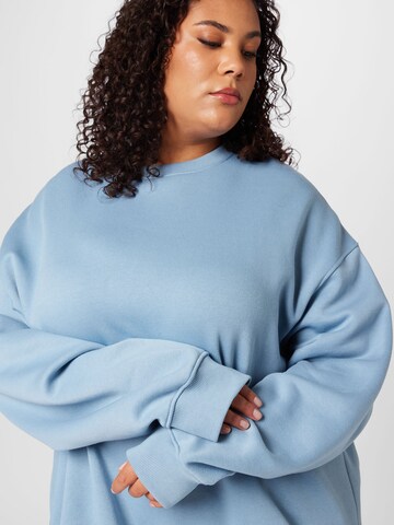 Sweat-shirt Nasty Gal Plus en bleu