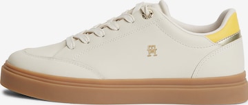 Baskets basses TOMMY HILFIGER en beige : devant