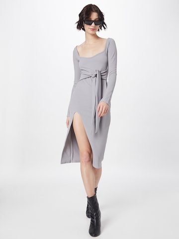 Femme Luxe - Vestido 'ELOWEN' em cinzento