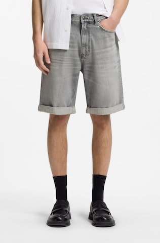 HUGO Tapered Jeans in Grey: front