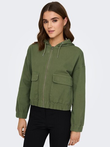 ONLY Демисезонная куртка 'Kenzie' в Зеленый