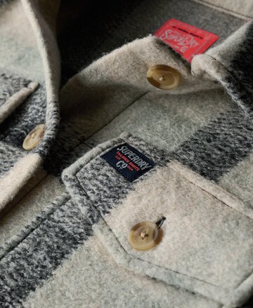 Superdry Tussenjas in Zwart