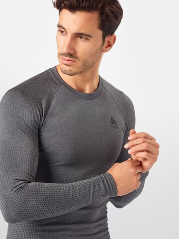 Base Layer ODLO en gris