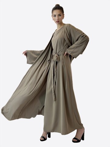 Elara Kleid in Braun: Vorderseite