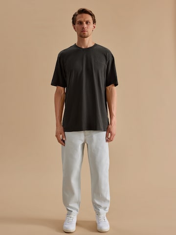 DAN FOX APPAREL Loosefit Jeans 'Jimmy' i blå