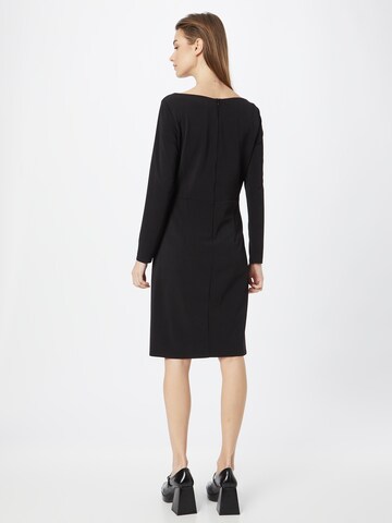 Rochie de cocktail de la Vera Mont pe negru