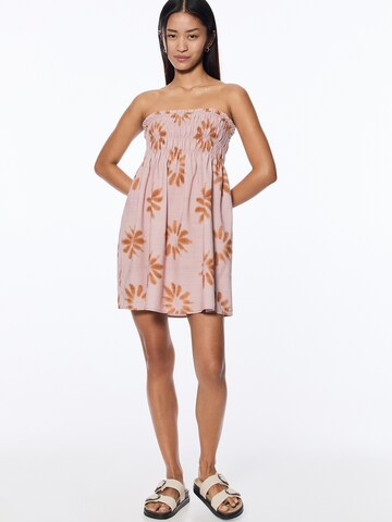 Abito di Pull&Bear in rosa