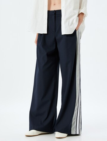 Koton Wide leg Pleat-Front Pants in Blue: front