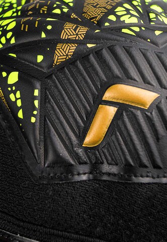 REUSCH Sports gloves 'Attrakt Infinity' in Gold