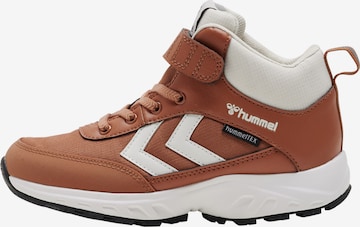 Hummel Boots in Brown: front