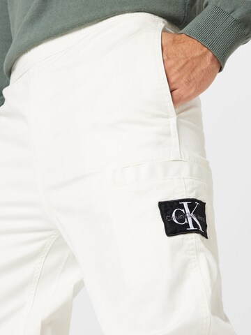 Calvin Klein Jeans Tapered Παντελόνι σε λευκό