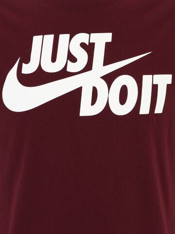 Nike Sportswear - Ajuste regular Camiseta 'Swoosh' en rojo