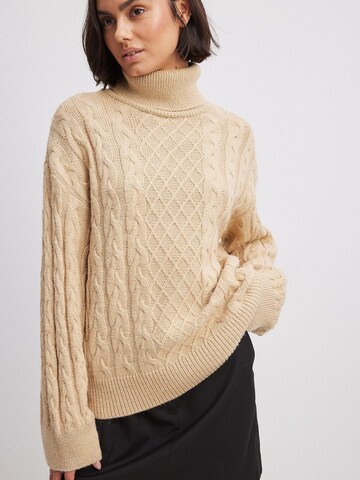 Pull-over NA-KD en beige : devant