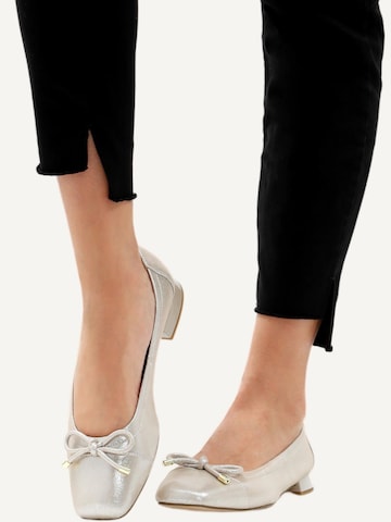 CAPRICE Ballet Flats in Silver: front