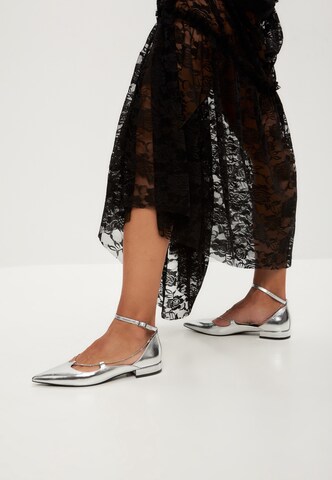CESARE GASPARI Strap ballerina in Silver