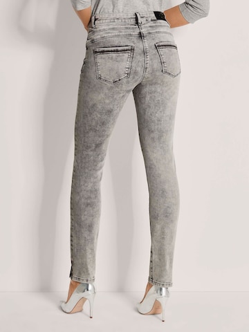 Coupe slim Jean MADELEINE en gris
