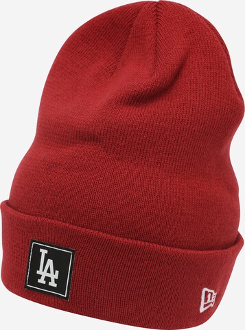 NEW ERA Beanie in Red: front