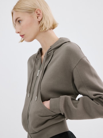 MANGO Tréning dzseki 'KAROL' - szürke