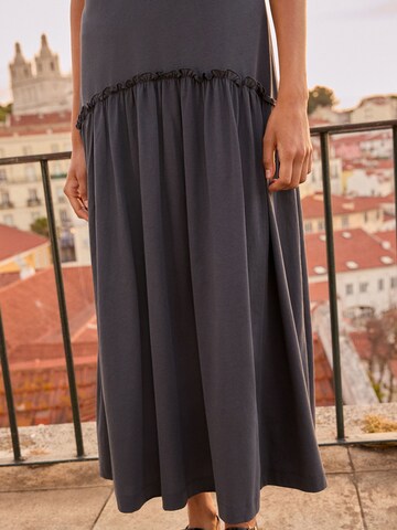Rochie de la Next pe albastru