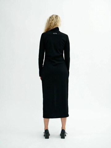 Robe ' AnjeRS ' Résumé en noir