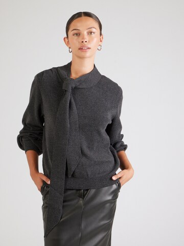 Pull-over 'YASASSI' YAS en gris : devant