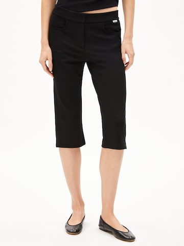 ARMEDANGELS Slimfit Broek 'Moonbaa' in Zwart: voorkant