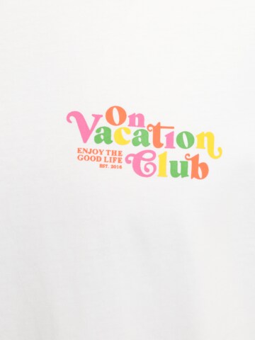 On Vacation Club Tričko 'Enjoy' – bílá