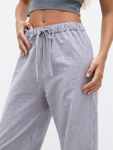 Wide leg Pantaloni de la Pull&Bear pe albastru