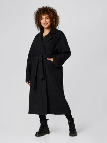 A LOT LESS Between-Seasons Coat 'Laila' in Black: front