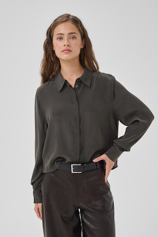 My Essential Wardrobe - Camisa em cinzento: frente