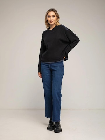 Pullover 'Jersey de punto oversize con detalle de pespunte en el bajo y en los hombros. (NEGRO)' di Tantra in nero