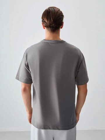 Tommy Life T-Shirts in Grau