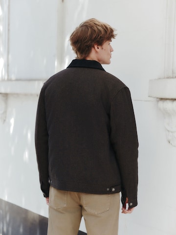 Next Přechodná bunda – hnědá