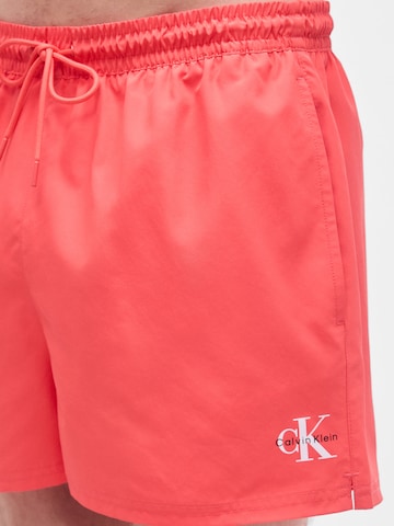 Calvin Klein Swimwear Rövid fürdőnadrágok - rózsaszín