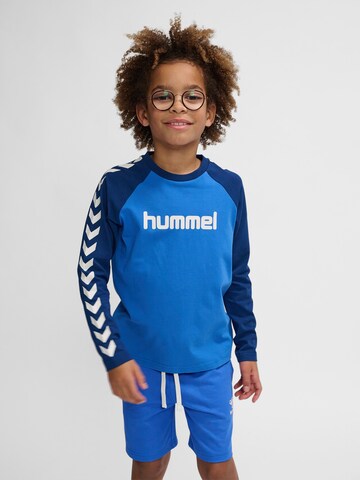 T-Shirt fonctionnel 'BOYS' Hummel en bleu : devant